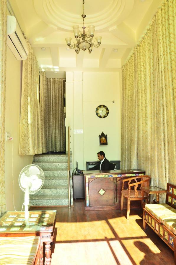 ホテル Raj Regency ジャイプール エクステリア 写真