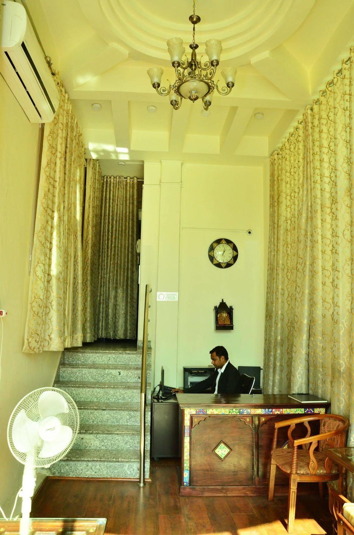 ホテル Raj Regency ジャイプール エクステリア 写真
